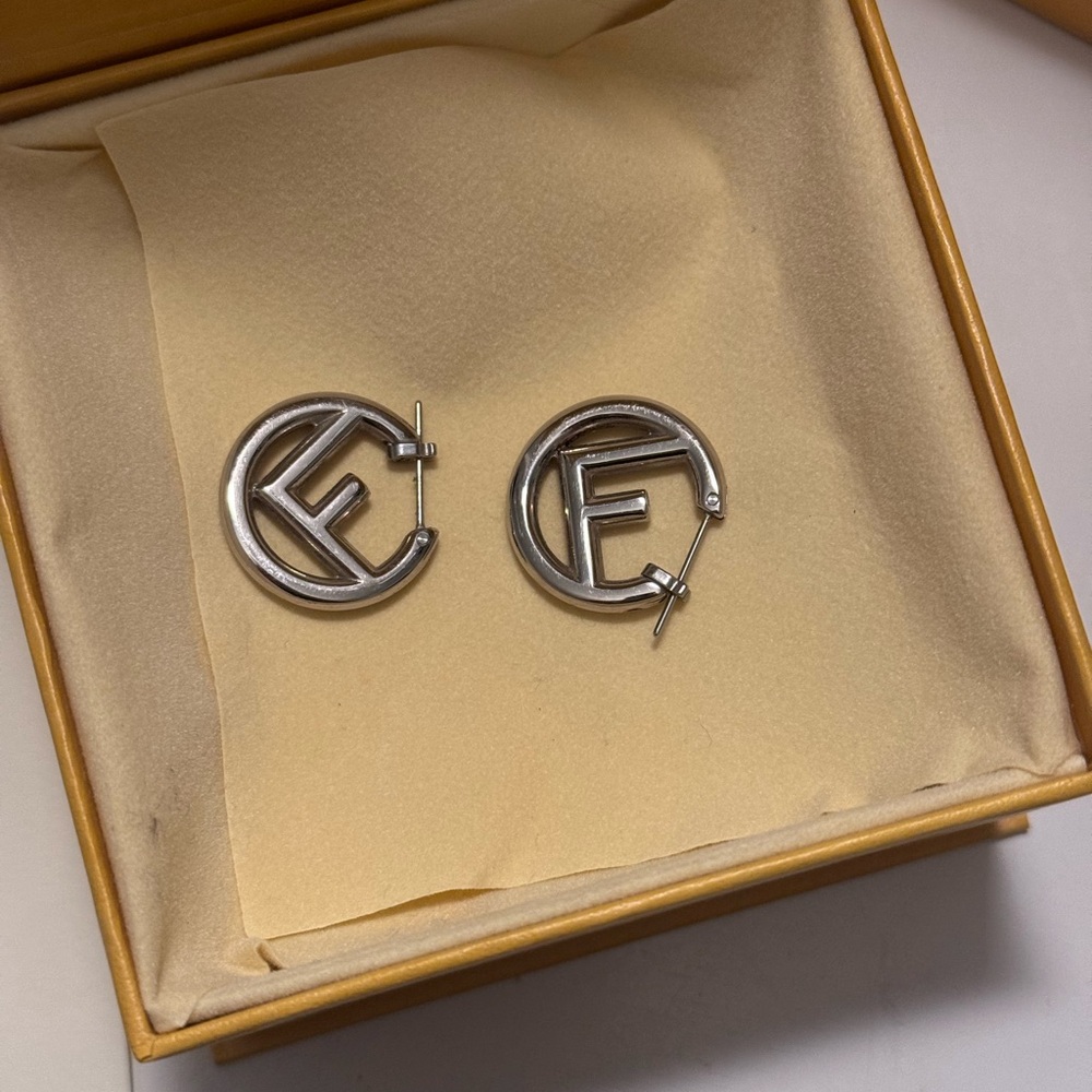 F is for Fendi earrings, silver - Picture 4 of 5